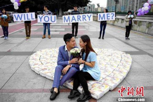  Chinese man proposes with diapers instead of diamonds