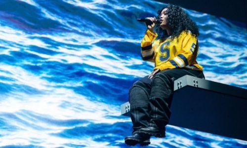 Golden circle sold out for American singer SZA