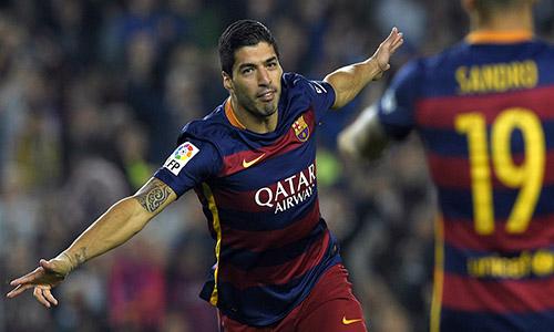 Suarez hat-trick takes Barca level with Madrid