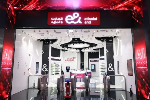 e& UAE continues to transform retail, opening the second AI-powered EASE store in Dubai Mall