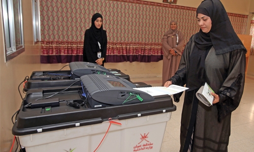 Omanis vote in municipal elections 