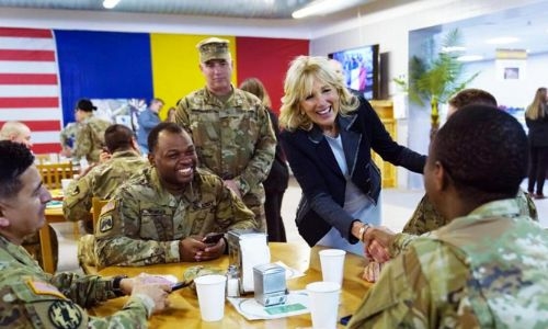US First Lady brings ketchup to American troops in Romania on visit
