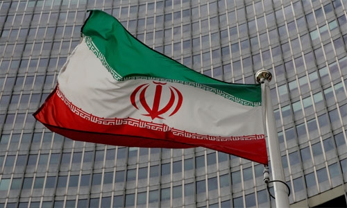 Iran says US to lift oil sanctions, US says nothing agreed