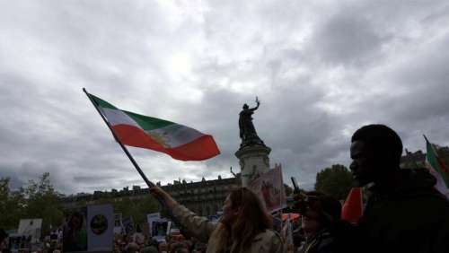France urges its nationals to leave Iran
