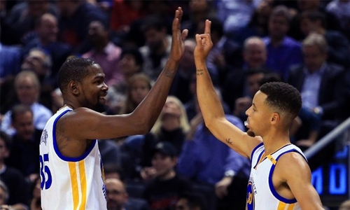Curry, Durant to fore as Warriors notch 12th straight win