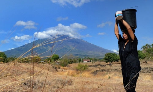 Food aid, face masks dispatched to Bali as 57,000 flee volcano