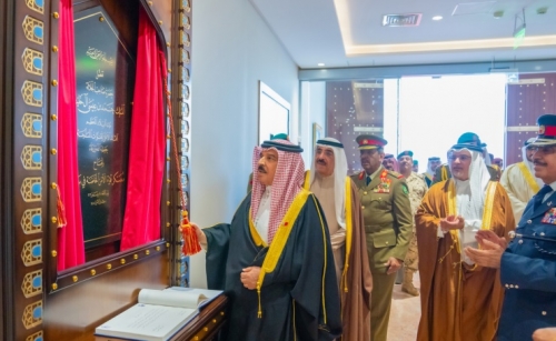 Bahrain King opens command building at Safreh Camp