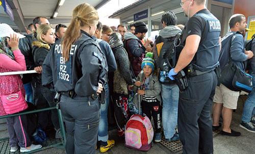 Austrian government moves to tighten asylum rules