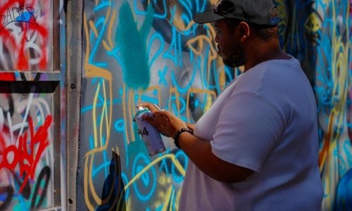 Transforming walls with spray paint depiction of ‘diversity’
