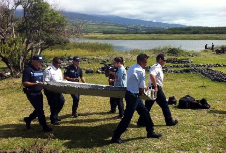 Mysterious plane wreckage sparks MH370 speculation