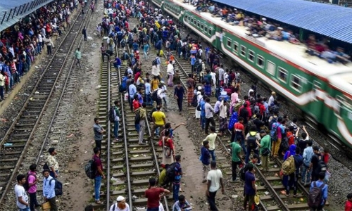 535 ‘phone walkers’ killed by Dhaka trains