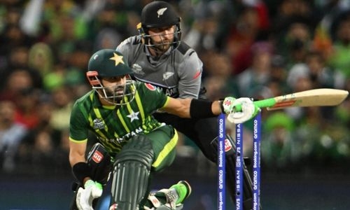 Pakistan thrash New Zealand to reach T20 World Cup final