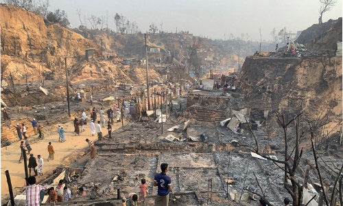 Bangladesh fire: 15 dead, 400 missing in Rohingya camp blaze