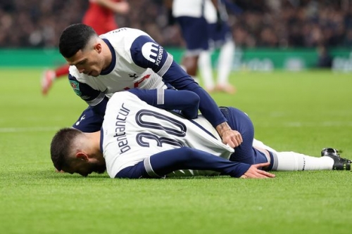 Tottenham star Bentancur ‘conscious’ after head injury in Liverpool clash