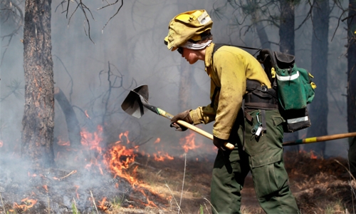 Spanish authorities evacuate 500 more residents in path of five-day-old forest fire