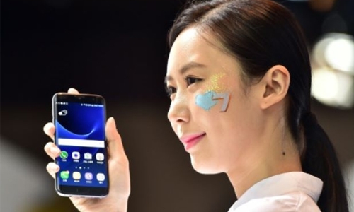 Samsung flags big jump in profit on strong S7 sales