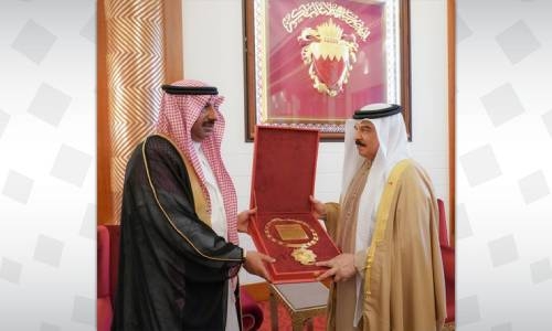 HM King Hamad awarded Abu Bakr Al Siddique Medal – First Class