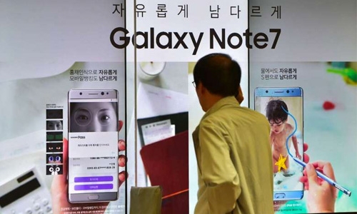 Samsung shares plunge over smartphone explosion debacle