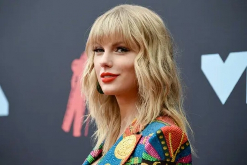 Taylor Swift surprises fan she met at hospital with $5,000 Miu Miu two-piece set