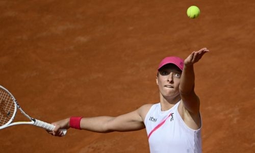 Defending champion Medvedev out as Swiatek cruises in Rome Open