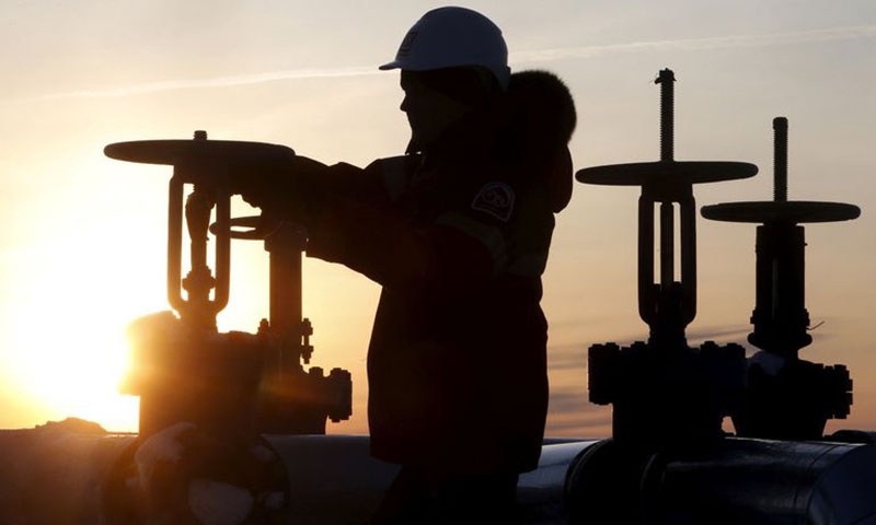  Benchmark oil prices rise over 2pc 