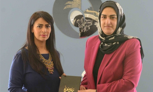 SCW secretary-general receives writer