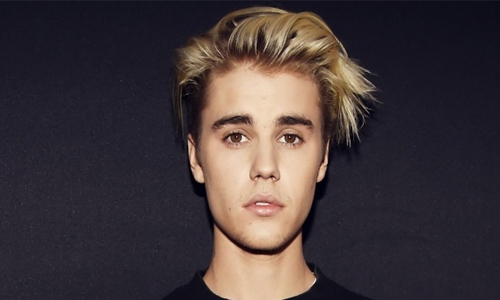 Justin Bieber draws flak for supporting Chris Brown