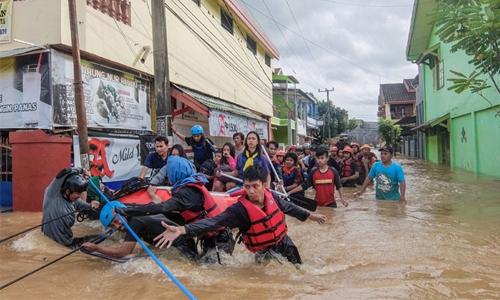 Indonesia toll hits 30