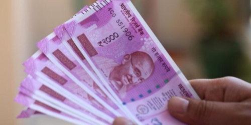 Indian rupee hits record low; worries over inflation rise