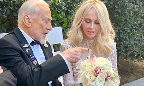 Oldest of remaining moonwalkers Buzz Aldrin gets married on 93rd birthday