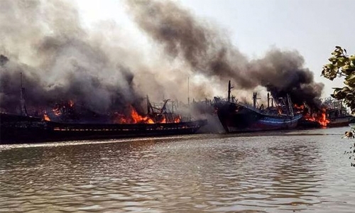 Fire rips through Indonesian boats