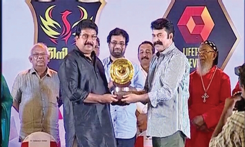 Dr Varghese Kurian receives award