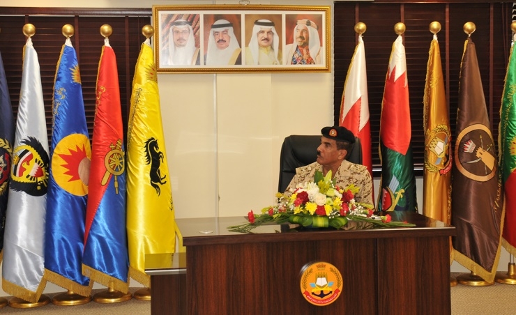 The leader of King Hamad University Hospital gives a lecture at the Royal College of Command