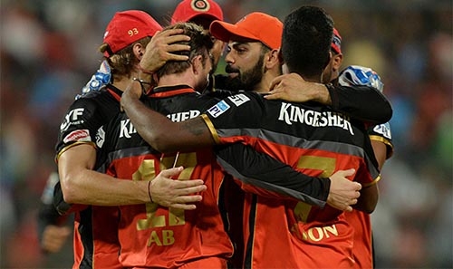 'Superman' De Villiers steers Bangalore into IPL final