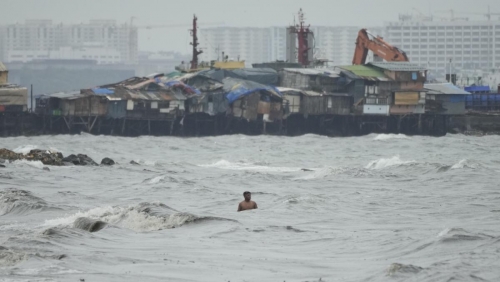 Five rescuers dead in powerful typhoon in Philippines