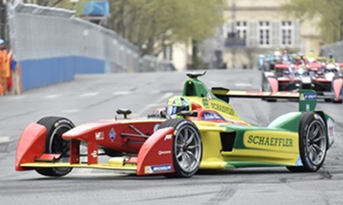 Di Grassi wins in Paris to build Formula E lead