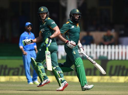 South Africa make 303-5 in first India ODI
