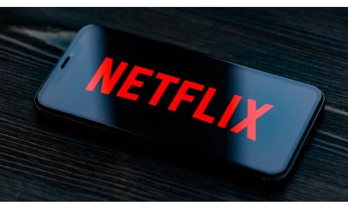 Netflix tests charging a fee to share accounts