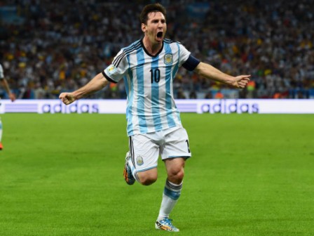 Messi late show rescues Argentina
