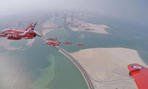 Red Arrows strike hearts