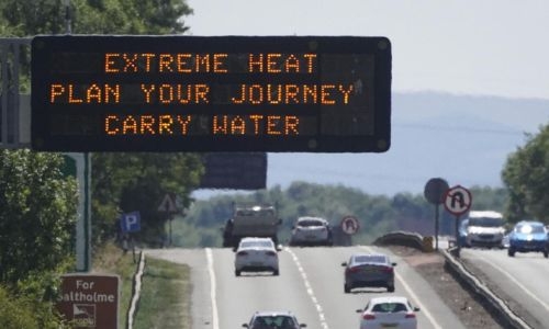 UK gets ready for travel disruptions as temperatures may hit 40°C