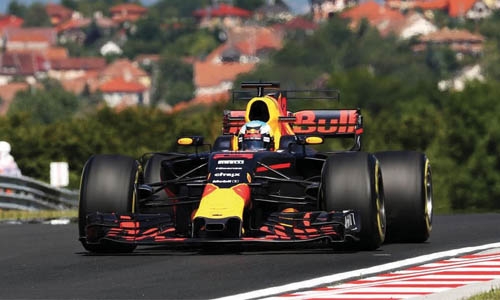 Ricciardo dominates Hungarian practice 