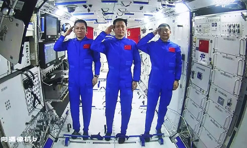 China astronauts return after 90 days aboard space station
