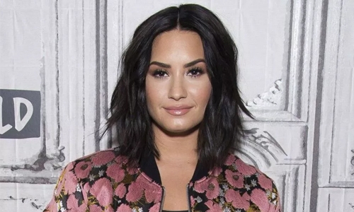 Demi Lovato steps out of rehab, looks sober