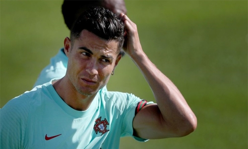 Ronaldo tops English deals on deadline day; James heads to Leeds