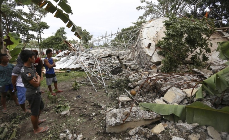 Death toll rises as more earthquakes hit southern Philippines