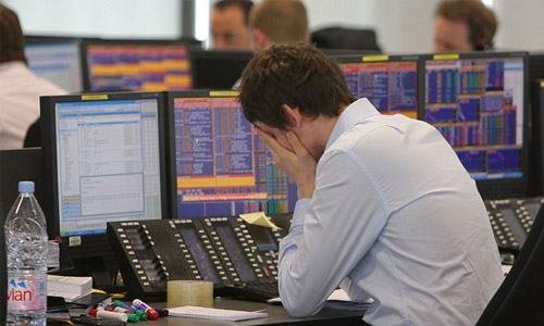 London stocks cut losses on Cameron resignation