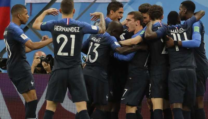 French delight send Red Devils packing