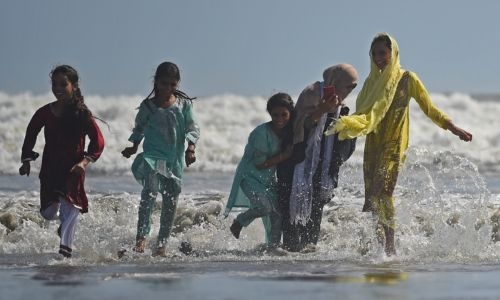Winds and heavy rains kill at least 27 in Pakistan