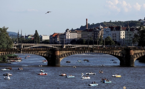 Local outbreaks continue in Czech